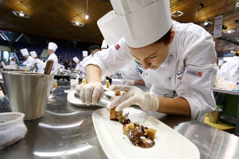 <p> Estagiários de Gastronomia podem ganhar pouco mais de R$ 700</p>