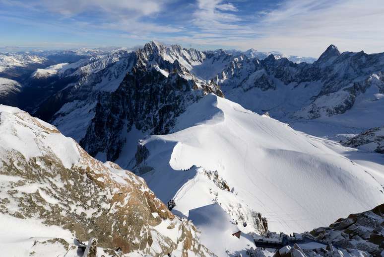 <p>Outras tr&ecirc;s pessoas morreram no Mont&nbsp;Blanc nesta segunda-feira</p>