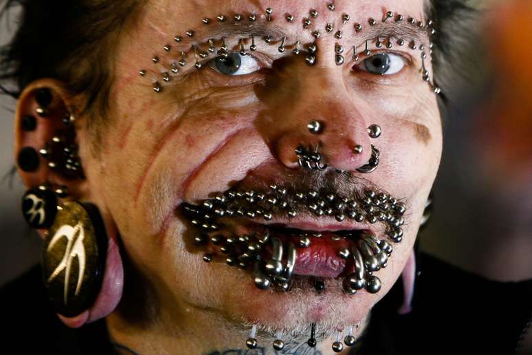 Com 453 peças, o alemão Rolf Buchholz é o recordista mundial em número de piercings pelo corpo
