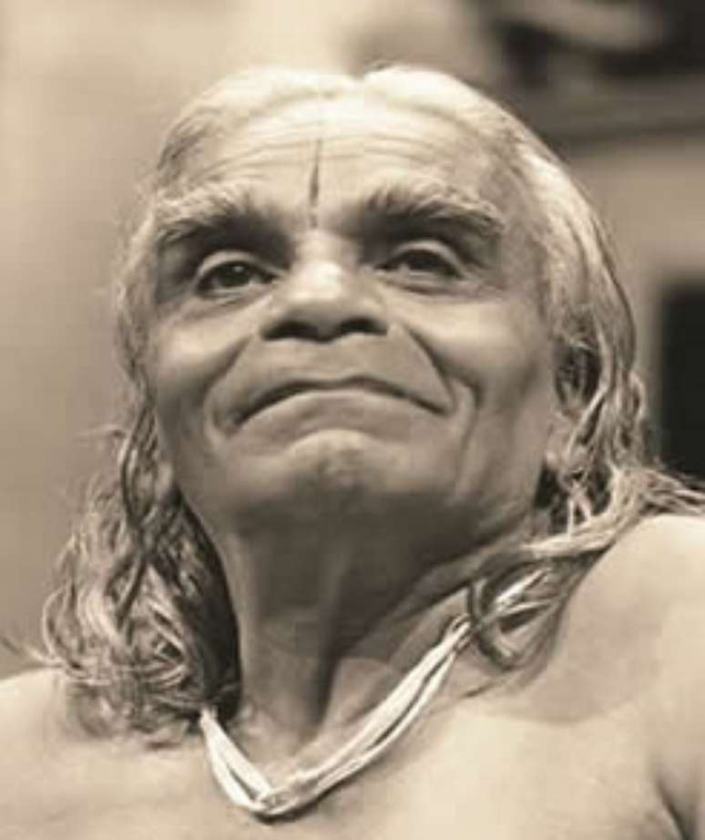 <p>B.K.S. Iyengar morreu aos 95 anos</p>