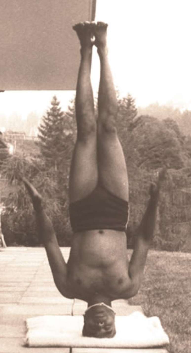 <p>B.K.S. Iyengar treinou diversos professores de ioga</p>