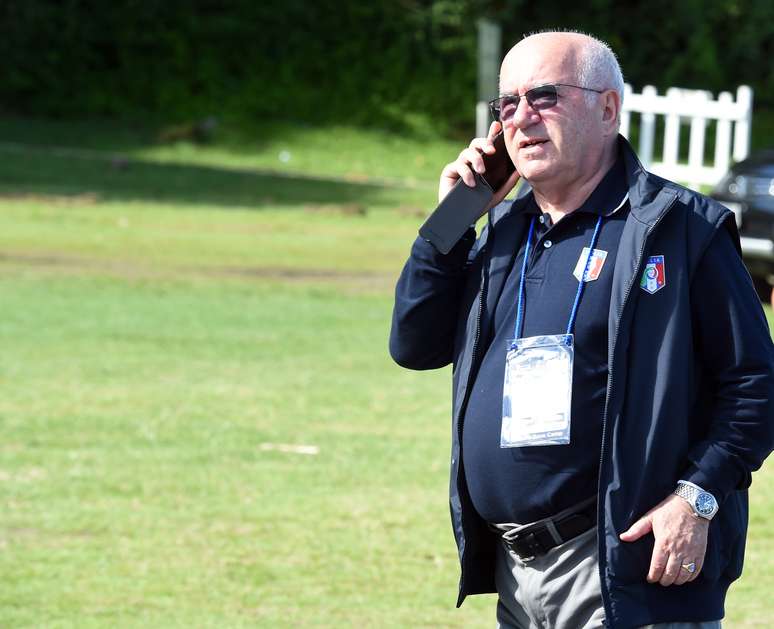 <p>Carlo Tavecchio é suspenso pela Fifa sob acusação de racismo</p>