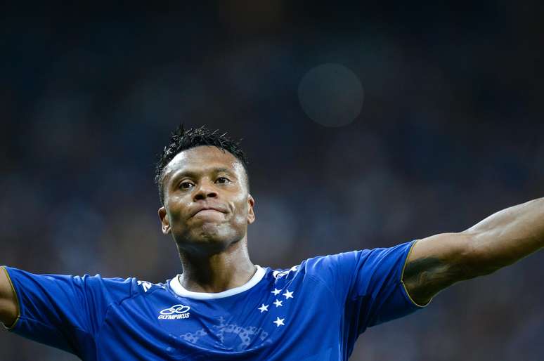 <p>Júlio Baptista será titular contra o Grêmio</p>