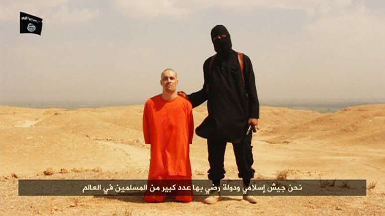 <p>Mulher seria a terceira refém do país na mão do EI, que no último dia 19 divulgou um vídeo decapitando o jornalista norte-americano James Foley (foto)</p>