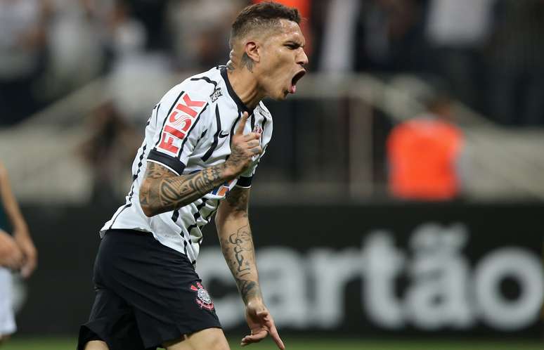 Guerrero comemora o gol de empate do Corinthians no primeiro tempo