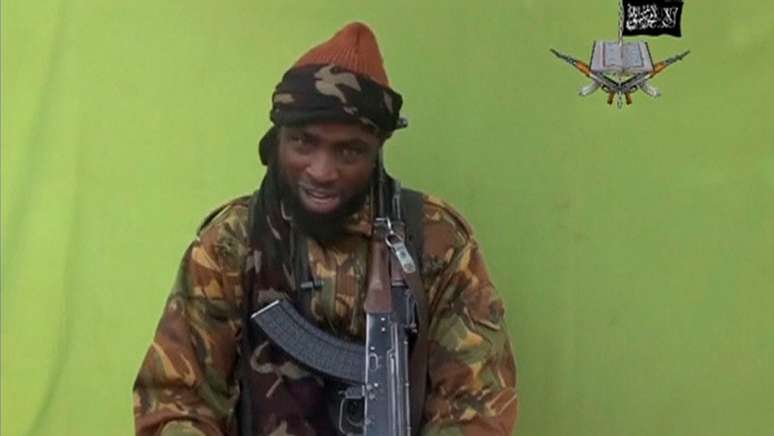 <p>O l&iacute;der do Boko Haram, Abubakar Shekau, fala em um local desconhecido nesta imagem retirada&nbsp;de um v&iacute;deo sem data liberado&nbsp;pelo grupo rebelde islamita</p>