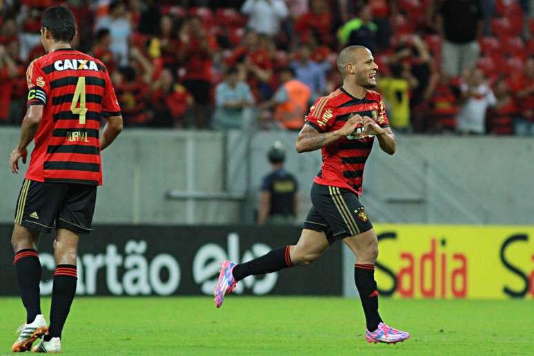 <p>Patric comemora o gol que deu a vitória ao Sport contra o Palmeiras, na última rodada</p>