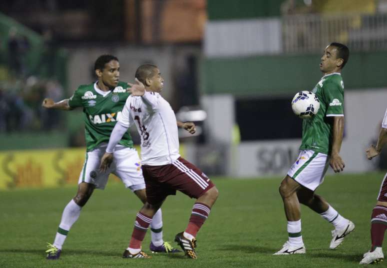 <p>Walter quase fez golaço do meio-campo contra a Chapecoense, mas viu o Fluminense sair derrotado</p>