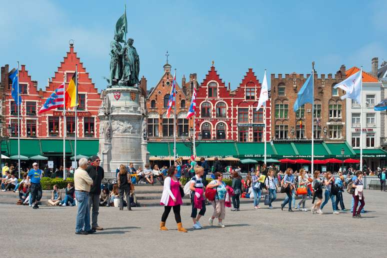 <p>Bruges, na Bélgica, mantém marcas históricas em suas ruas</p>