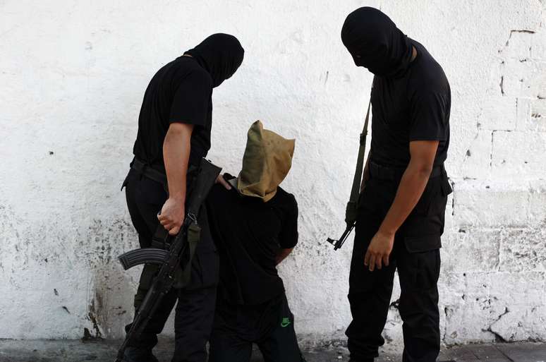 Seis palestinos foram executados pelo Hamas nesta sexta-feira por, supostamente, ajudar Israel