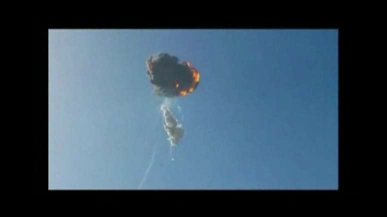 <p>O foguete explodiu segundos do lan&ccedil;amento na base da firma em McGregor, no estado americano do Texas, na sexta-feira</p>