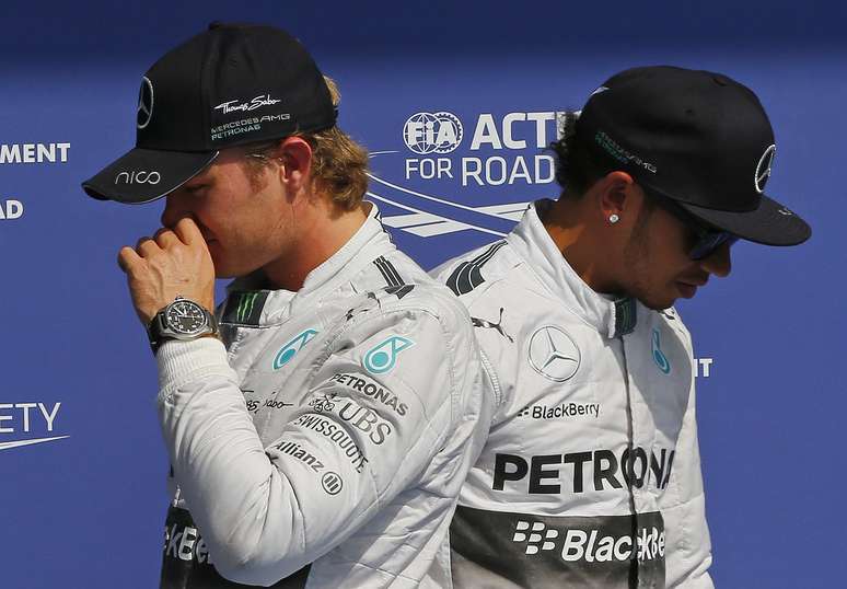 <p>Hamilton e Rosberg segue na Mercedes em 2015</p>