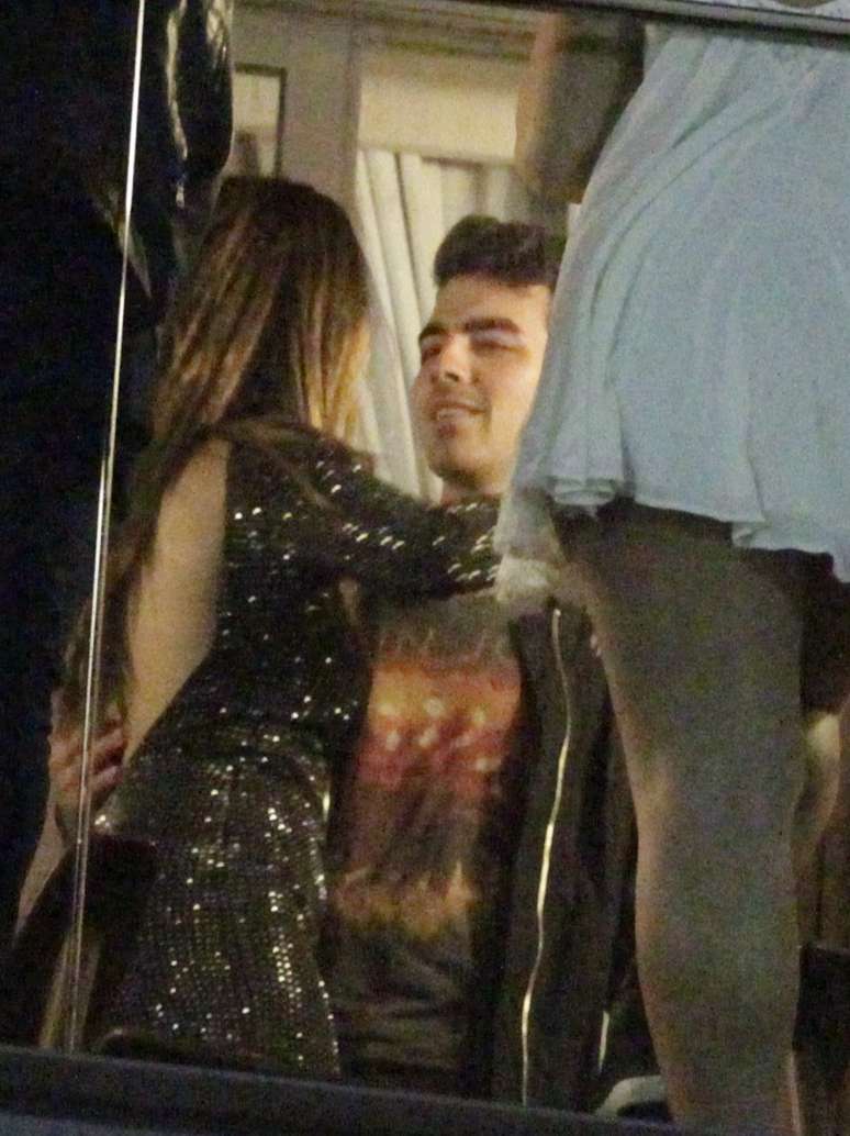Giovanna Lancellotti curtiu noite ao lado de Joe Jonas