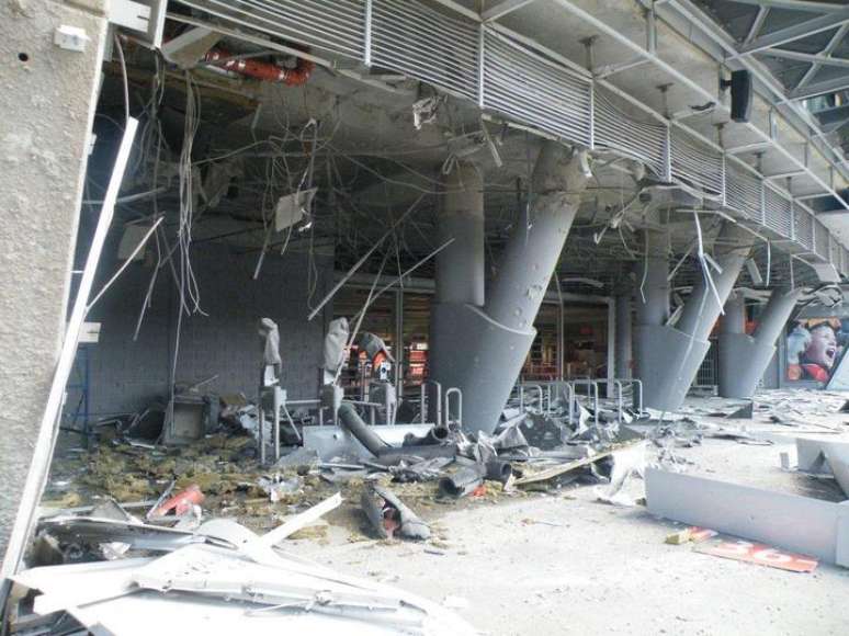 <p>Est&aacute;dio &eacute; bombardeado pela segunda vez</p>