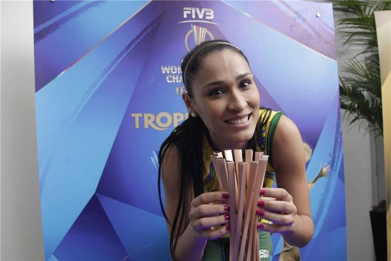 Tr&oacute;feu do Mundial de v&ocirc;lei estava em um tour no Rio de Janeiro