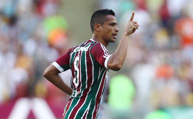 Cícero comemora primeiro gol do Fluminense na partida