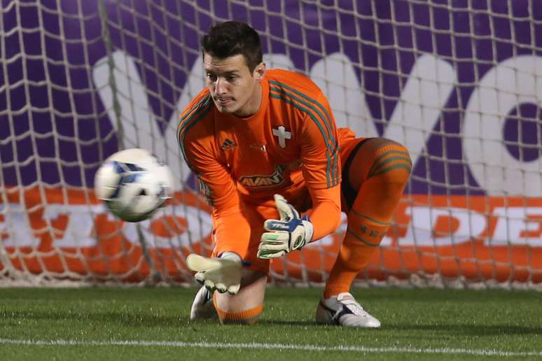 Fábio teve um primeiro tempo seguro no Pacaembu