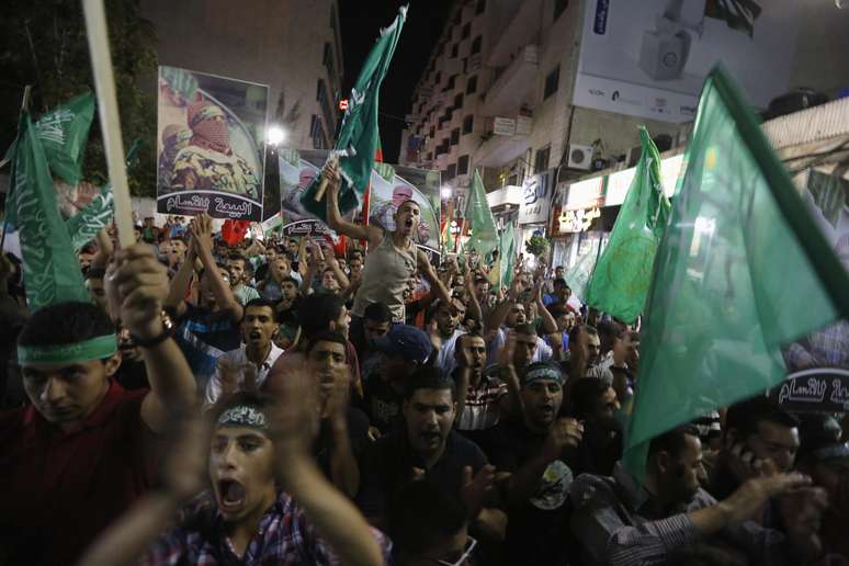 <p>Palestinos comemoram a tr&eacute;gua permanente entre Israel e Hamas, na cidade de Ramallah, Cisjord&acirc;nia&nbsp;</p><p>&nbsp;</p>