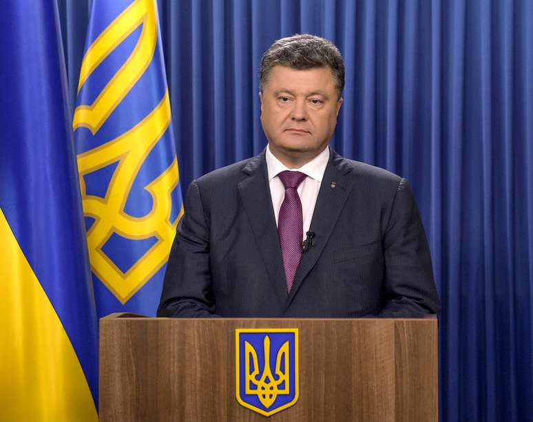 <p>O presidente da Ucr&acirc;nia, Petro Poroshenko, anuncia a dissolu&ccedil;&atilde;o do Parlamento, em Kiev, em 25 de agosto</p>