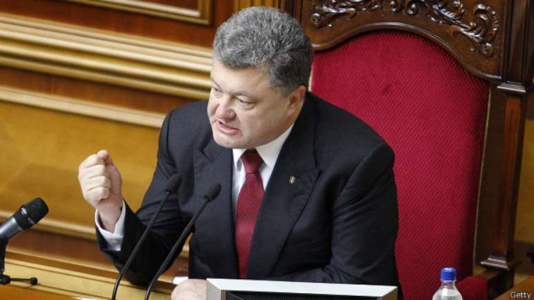 Poroshenko anunciou na TV a convocação de eleições antecipadas para o Parlamento ucraniano