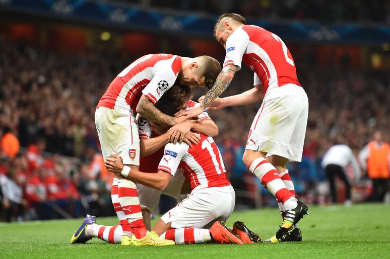Sanchez comemora primeiro gol marcado pelo Arsenal