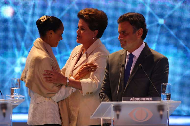 <p>Pesquisa Vox Populi indica Dilma na frente na corrida pelo Planalto, com 36% das intenções de voto, seguida de Marina, com 27%, e de Aécio Neves, que obteve 15%</p>