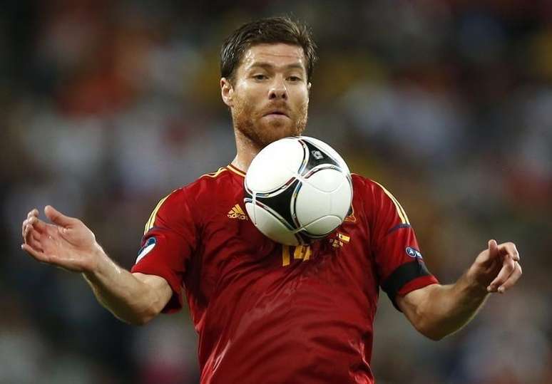 Meia espanhol Xabi Alonso durante a Euro 2012 em Donetsk. 27/06/2014