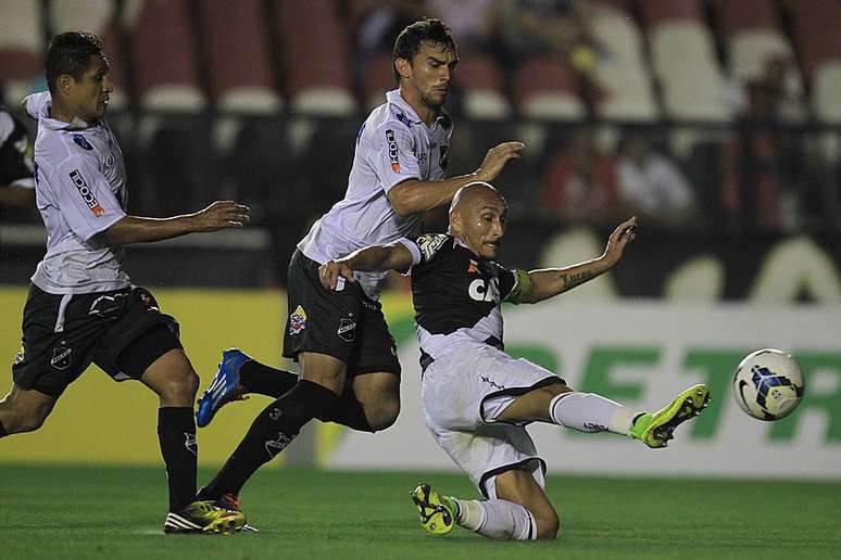 Guiñazu foi mais uma vez titular do Vasco