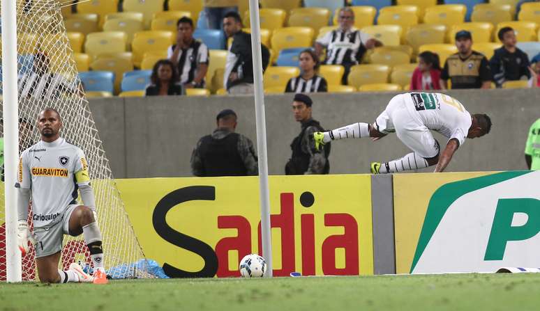 <p>Botafogo perdeu para o Ceará por 2 a 1</p>