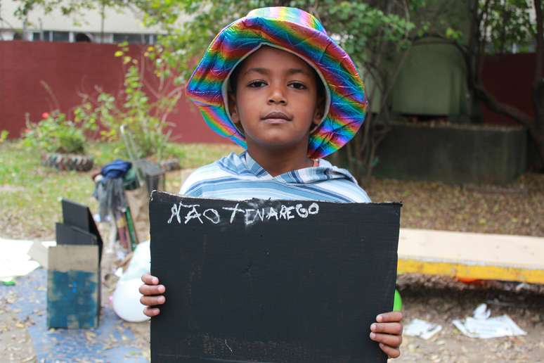 <p>Cerca de 200 pessoas, entre bebês, funcionários e professores da USP, realizaram um protesto nesta quinta-feira por negociações que ponham fim à greve na universidade e nas creches da instituição</p>