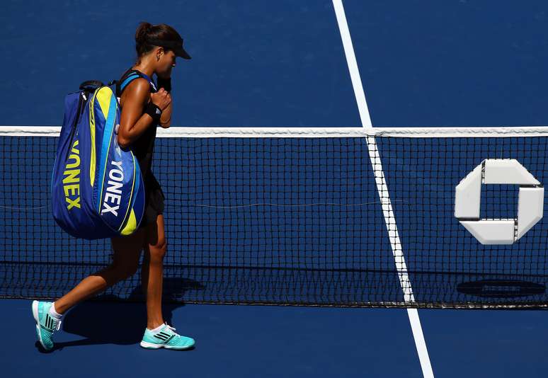 <p>Ana Ivanovic deixa a quadra após a decepcionante derrota na segunda rodada</p>