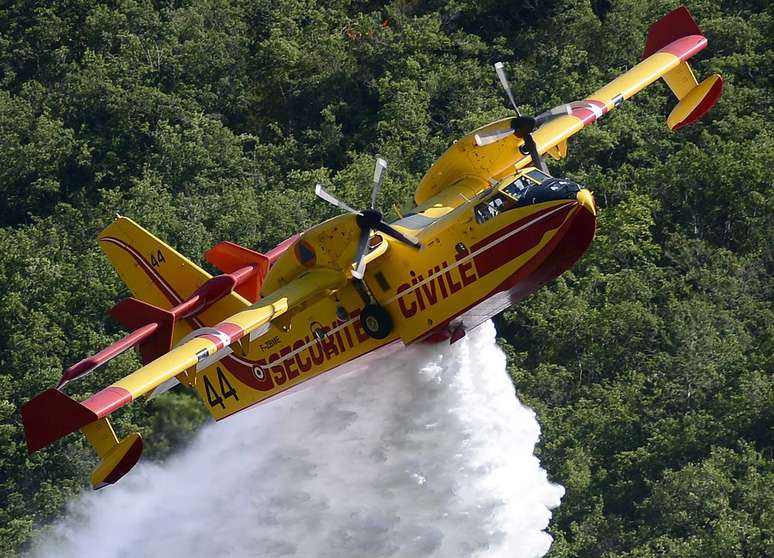 <p>Aeronave voava a uma altura de cerca de 7 metros, em um aeródromo, em Girona, no nordeste do país</p>