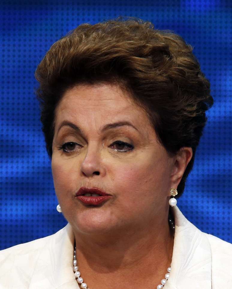 <p>Dilma, que era l&iacute;der isolada da corrida presidencial no primeiro turno, agora divide o primeiro lugar com Marina, ambas com 34%</p>
