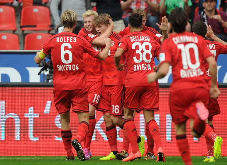 <p>Leverkusen comemora gol importante diante do Hertha</p>