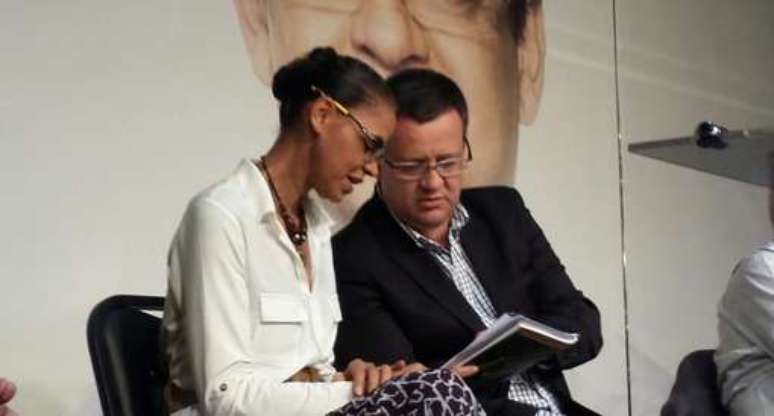 A candidata Marina Silva e o vice dela, Beto Albuquerque, no lançamento do plano de governo em São Paulo.