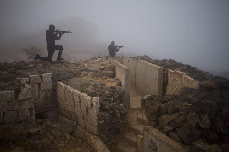 Colinas de Golã é palco de combates entre o exército e os rebeldes na parte síria