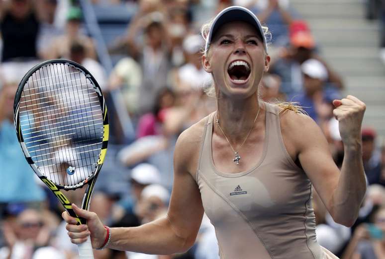 Wozniacki vibra com vitória sobre Sharapova