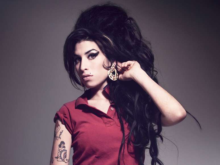 <p>Amy Winehouse é uma das artistas que morreu cedo, com 27 anos</p>