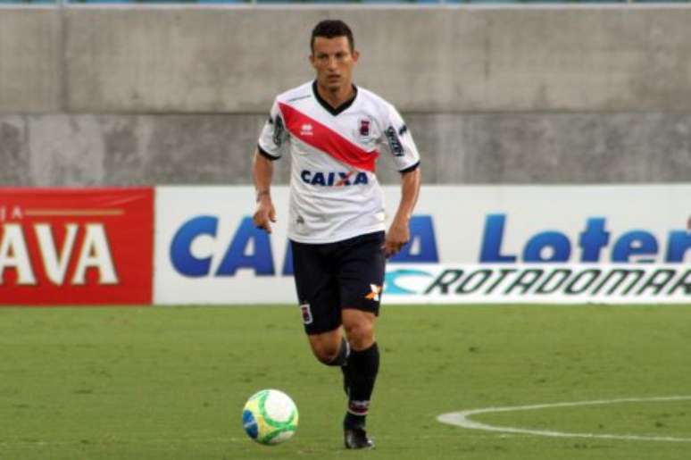 <p>Gustavo atuou em 16 partidas com a camisa do Paraná nesta Série B e marcou um gol</p>