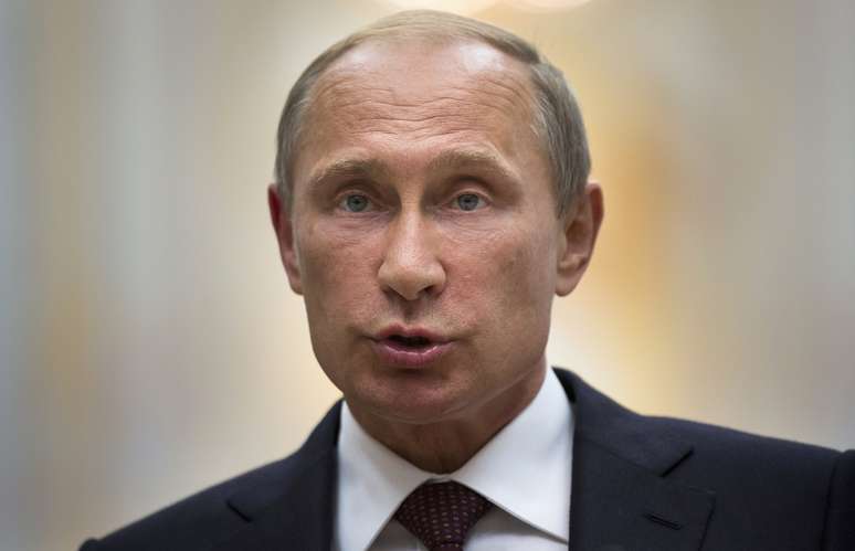 <p>Em meio ao agravamento da crise no leste ucraniano, a frase teria sido dita pelo presidente russo, Vladimir Putin (foto), ao presidente da Comissão Europeia</p>