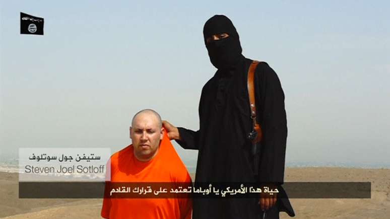<p>Em vídeo divulgado nesta terça-feira, o segundo jornalista americano aparece com barba maior do que no primeiro vídeo (de ameaça), mostrando ter sido decapitado dias depois de Foley</p>