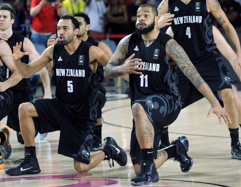 Nova Zelândia dança o haka antes da partida contra os Estados Unidos