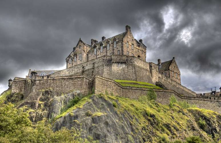 <p>Palácios e castelos são algumas das atrações de Edimburgo</p>