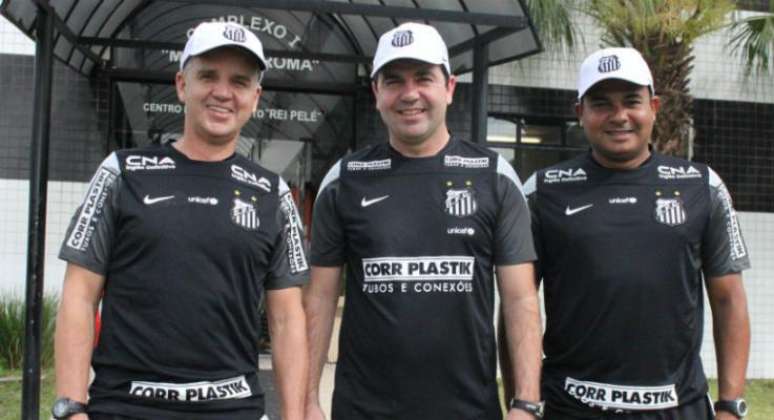 Enderson Moreira (centro) chegou ao Santos com o auxiliar Luís Fernando Rosa Flores e o observador técnico Ricardo Leão.