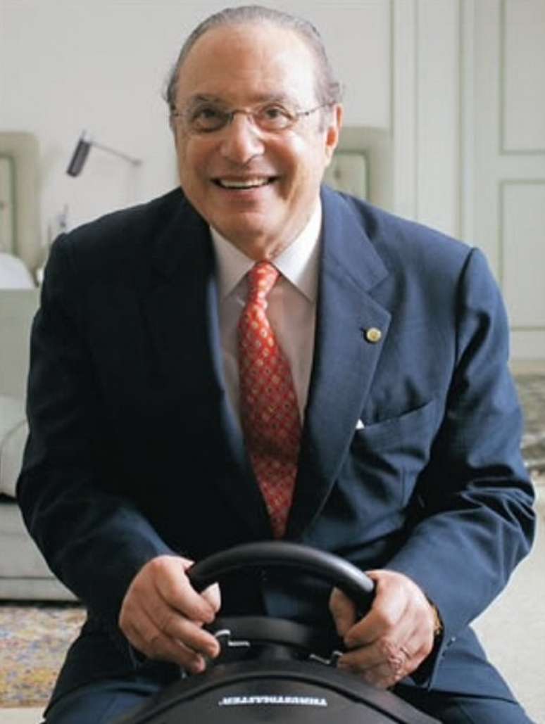 <p>Em sua conta oficial no Instagram, Maluf publicou uma foto em que estaria jogando videogame com o neto. Na corrida eleitoral deste ano, o pol&iacute;tico&nbsp;foi desclassificado</p>