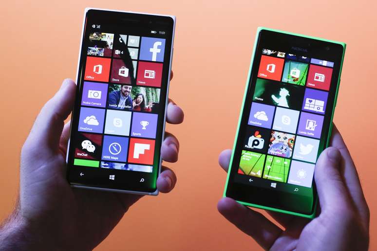 Microsoft apresentou os novos smartphones Nokia Lumia 830 (à esquerda) e 730 durante a feira de eletrônicos IFA, em Berlim, na Alemanha