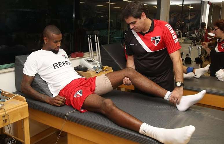 Felipe Santana faz tratamento no São Paulo