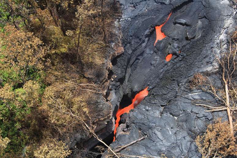 <p>A lava pode alcan&ccedil;ar as casas da principal ilha do Hava&iacute; em uma semana</p>