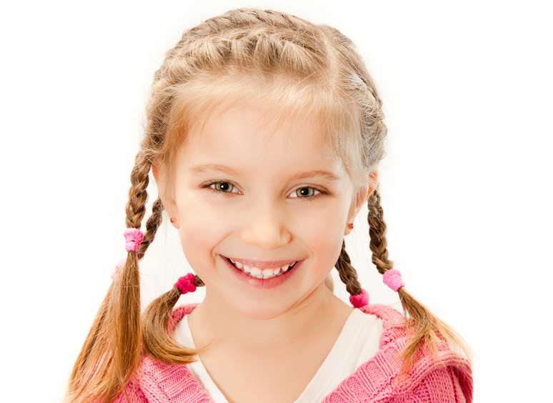 Para mamães e meninas: veja 20 penteados de festa infantil