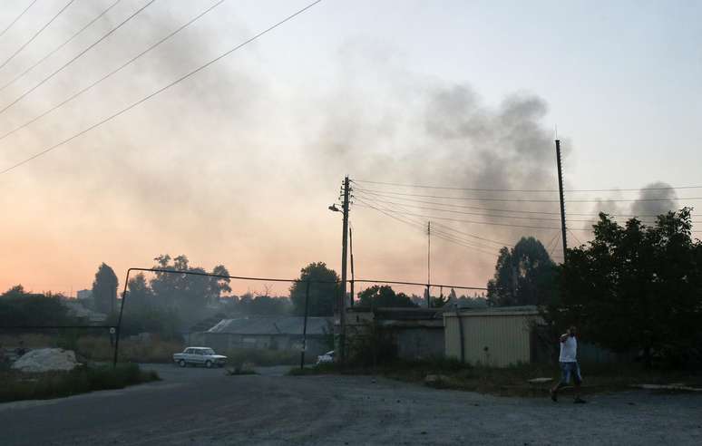 <p>Fuma&ccedil;a &eacute; vista no c&eacute;u de Donetsk ap&oacute;s explos&otilde;es</p><p>&nbsp;</p>